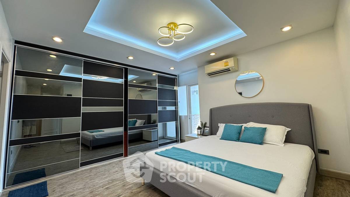 รูป คอนโด 3-ห้องนอน ที่ ศรีวรา แมนชั่น คอนโดมิเนียม 1 ใกล้ MRT ศูนย์วัฒนธรรมแห่งประเทศไทย (ID 2657113) - รูปที่ 2/14