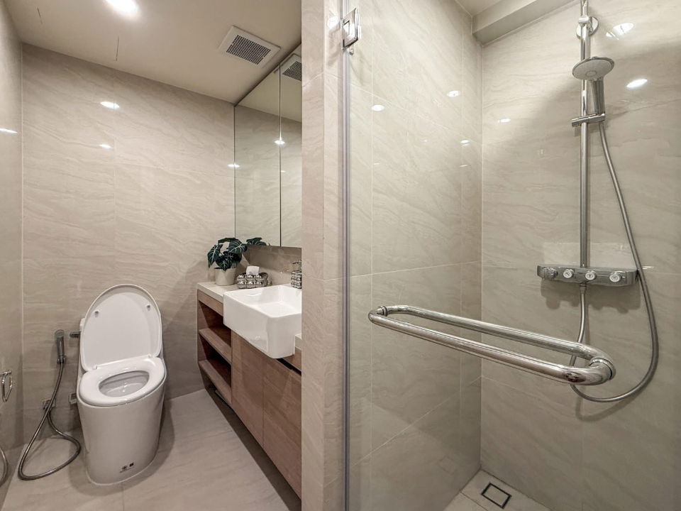 picture  Noble form                 Thonglor  - 16/19