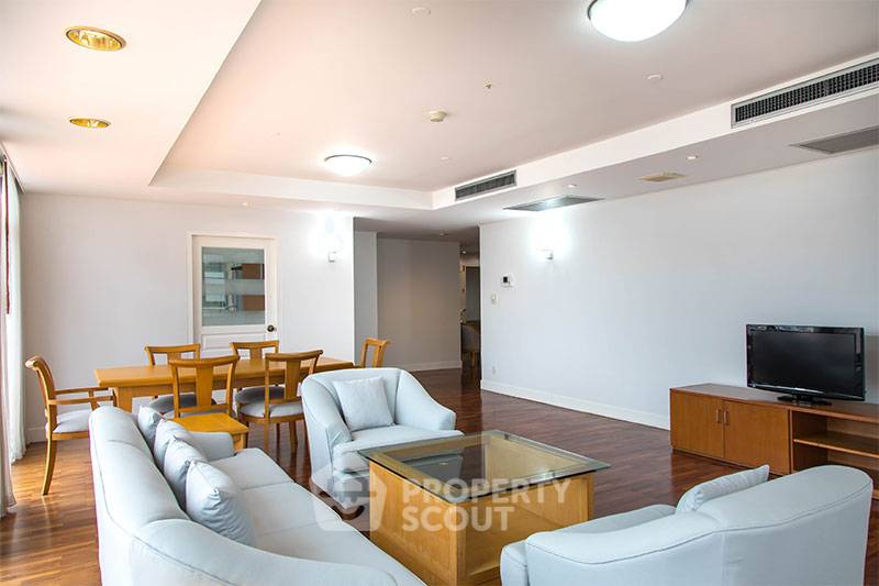 picture 2-BR Condo at Krungthep Thani Tower near BTS Phrom Phong (ID 511341) - 3/17
