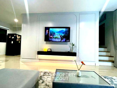 Townhouses for rent Samut Prakarn : 3-BR Townhouse in Bang Kaeo (ID 2657141)