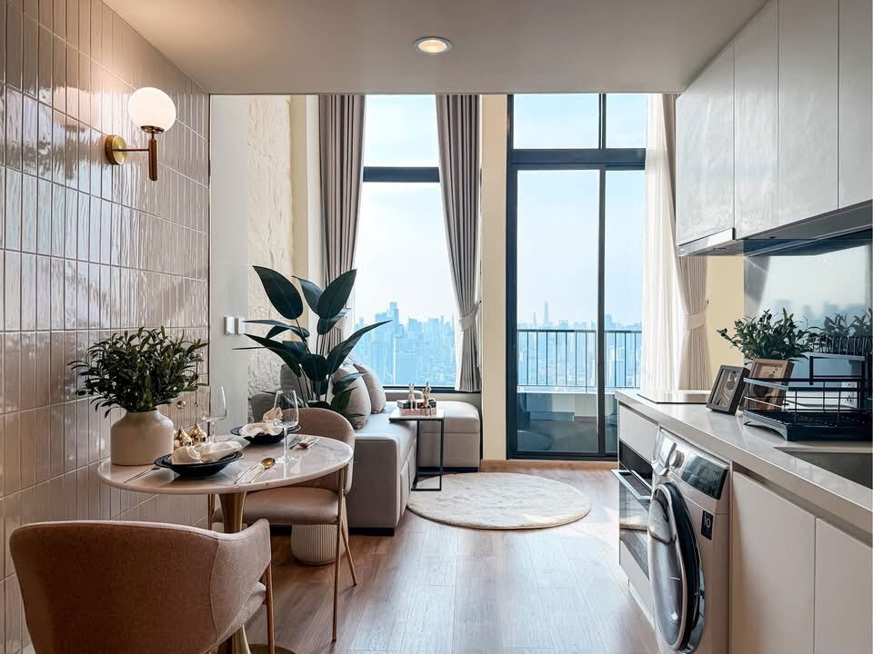 picture  Noble form                 Thonglor  - 1/19