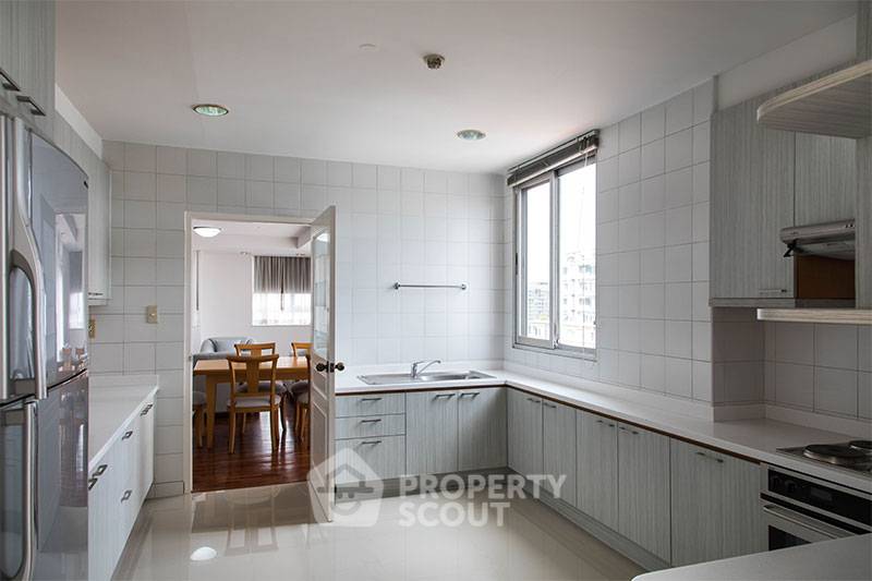 picture 2-BR Condo at Krungthep Thani Tower near BTS Phrom Phong (ID 511341) - 5/17