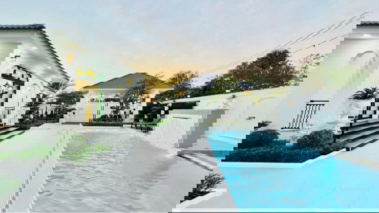 รูป พลูวิลล่าหรูพัทยาสร้างใหม่ ใกล้แหล่งท่องเที่ยงและสิ่งอำนวยความสะดวก เงียบสงบกับธรรมชาติรอบข้างไม่วุ่นวาน บ้านเดี่ยวพัทยา พลูวิลล่าพัทยาบางละมุง - รูปที่ 44/48