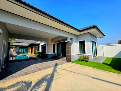 Houses for sale Bang Lamung Chonburi :  Pool Villa Pattaya-Huai Yai, furnished and ready to move in. The natural atmosphere is not chaotic with security guards. Pool Villa Bang Lamung