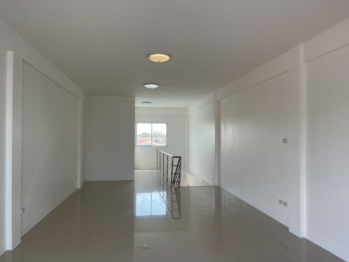 รูป ขายอาคารพาณิชย์ 3 ชั้น ใจกลางเมือง ติดมหาลัยราชภัฏราชนครินทร์ - รูปที่ 5/8