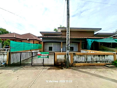 ทาวน์โฮม นิคมท่าเรือเอเซียเทอร์มินัล : ทาวน์เฮ้าส์ สำหรับขาย เกล็ดแก้ว 10 มาบข่า นิคมพัฒนา ระยอง