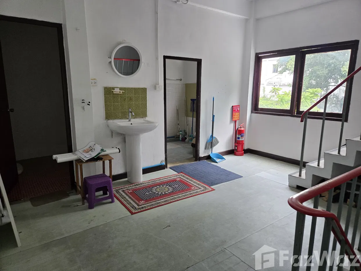 รูป ทาวน์เฮ้าส์ให้เช่า 3 ห้องนอน ใน สีลม, กรุงเทพมหานคร 6044319 - รูปที่ 4/10