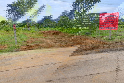 ขายที่ดินเปล่า พร้อมถมให้ แบ่งขาย 140 ตารางวา อำเภอเมือง จังหวัดมุกดาหาร