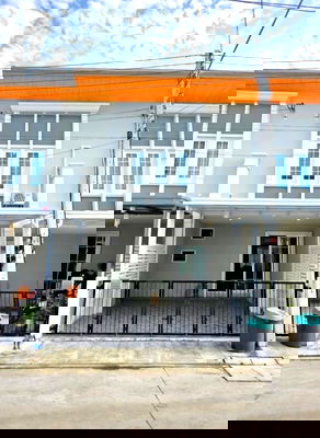 เช่าทาวน์โฮม ถนนรังสิต-นครนายก : บ้านเช่าแถวฟิวเจอร์พาร์ค รังสิต โครงการ โกลเด้น ทาวน์ วิภาวดี-รังสิต