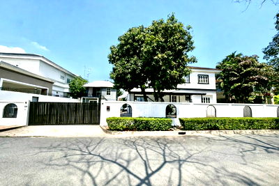 Houses for rent Bang Khen : [For Rent] Large Detached house With 2 separate knock-down houses📍Nantawan Ramindra - Watcharaphon