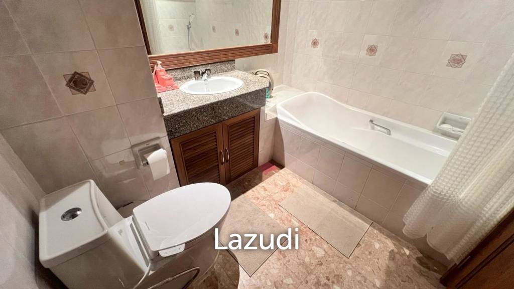 รูป 78 sqm 2 Bedroom Condo on 9th Floor at Sukhumvit Park Khlong Toei - รูปที่ 32/33