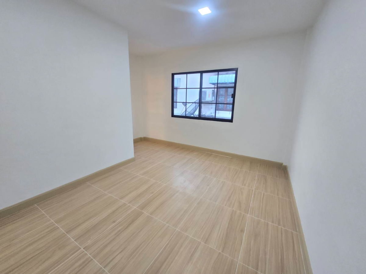 รูป ทาวน์เฮ้าส์ 2 ชั้น หมู่บ้าน เคซีคลัสเตอร์ ไทยรามัญ หทัยราษฎร์ ถนนเมน ซอย5 รามอินทรา บ้านสวยทำเลดี แถมเฟอร์นิเจอร์ - รูปที่ 23/27