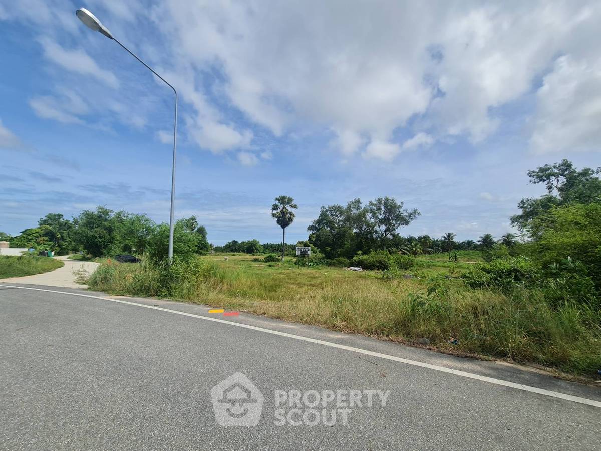 รูป ที่ดินสำหรับปล่อยขาย 1,600 ตารางเมตร แถว ใกล้ ห้วยใหญ่ (ID 2659001) - รูปที่ 2/9