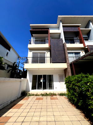 Townhouses for rent Bangkok : ✨ Home office Ladprao, near BTS | Next to expressway, Convenient transportation.