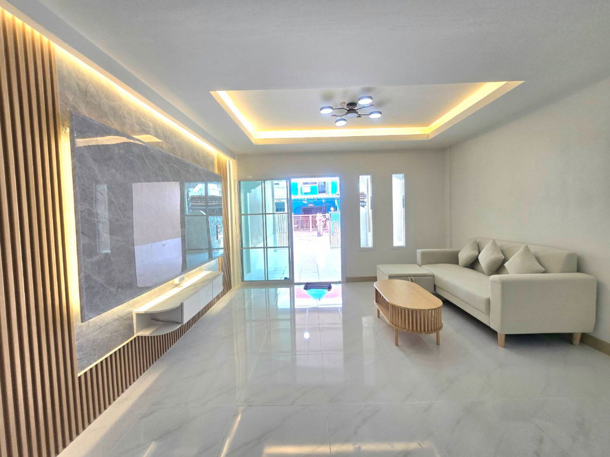 รูป หมู่บ้านร่มทิพย์ ทาวน์เฮ้าส์ 2 ชั้น บ้านรีโนเวทใหม่ทั้งหลัง แถมเฟอร์นิเจอร์สวยงาม ทำเลดี ใกล้รถไฟฟ้าสายสีชมพู - รูปที่ 9/24