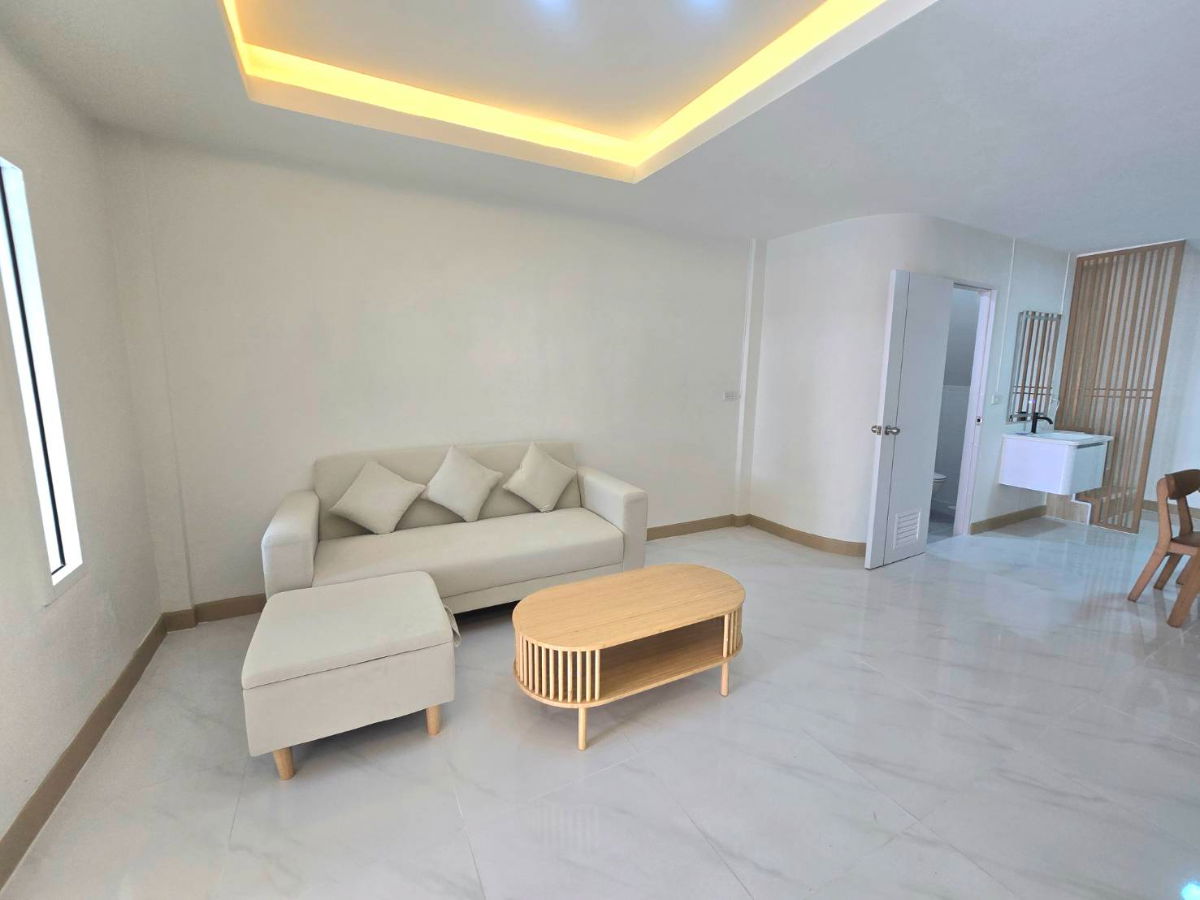 รูป หมู่บ้านร่มทิพย์ ทาวน์เฮ้าส์ 2 ชั้น บ้านรีโนเวทใหม่ทั้งหลัง แถมเฟอร์นิเจอร์สวยงาม ทำเลดี ใกล้รถไฟฟ้าสายสีชมพู - รูปที่ 7/24