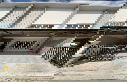 ขาย ทาวน์โฮม เฌอ วัชรพล 130 ตรม 19.4 ตรว ติดถนนหลัก หน้ากว้าง ราคาดีที่สุด