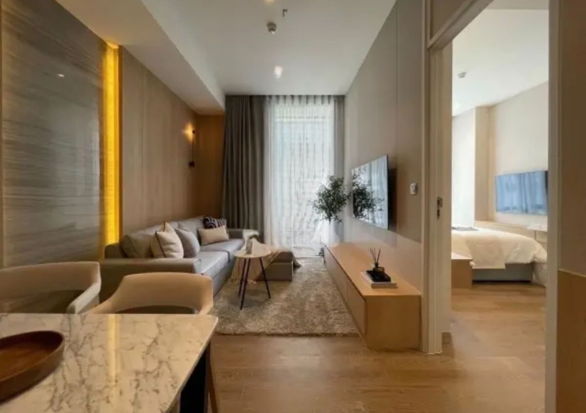 รูป SL035/ขาย MUNIQ Langsuan คอนโดหรูติดสวนลุม ห้องใหม่แต่งครบ พร้อม Sky Lounge วิวสวน - รูปที่ 1/11