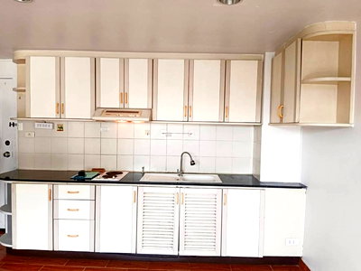 ขายคอนโด : ขาย (เจ้าของขายเอง) ห้องชุดรัชดาโฮมห้องมุม ขนาด 39.95 ตรม ซอยอินทมระ 49 ชั้น 4 ซอยอินทมระ 49 หรือ รัชดา 17 ใกล้ MRT ห้วยขวาง หรือ สุทธิสาร