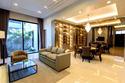 เช่าบ้านเดี่ยว ถนนประเสริฐมนูกิจ : [ให้เช่า] บ้านเดี่ยวหรู 3 ชั้น แต่งสวย เฟอร์ครบ📍Artale เอกมัย - รามอินทรา ยูนิตน้อย เป็นส่วนตัว | ใกล้ Central EastVille