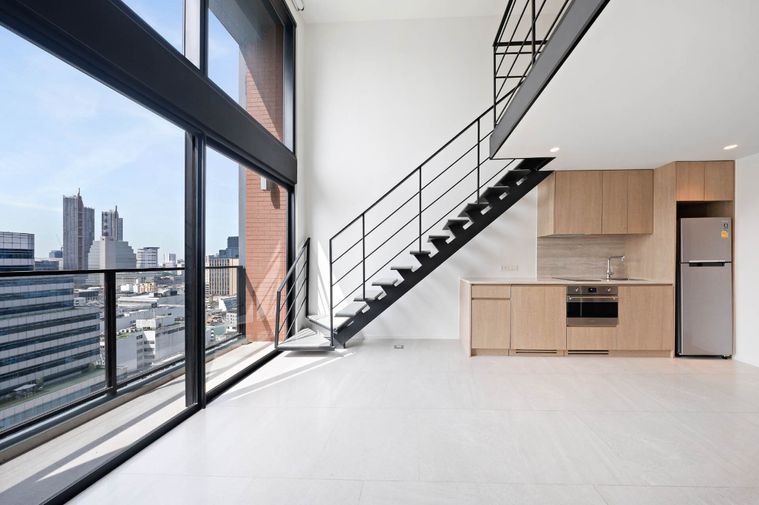 🔥ลดหนัก คอนโดดูเพล็กซ์ รีโนเวทใหม่ The Lofts Silom ใกล้ BTS ช่องนนทรี ชั้นสูง วิวสวย ทำเลสีลม–สาทร [U5640999]