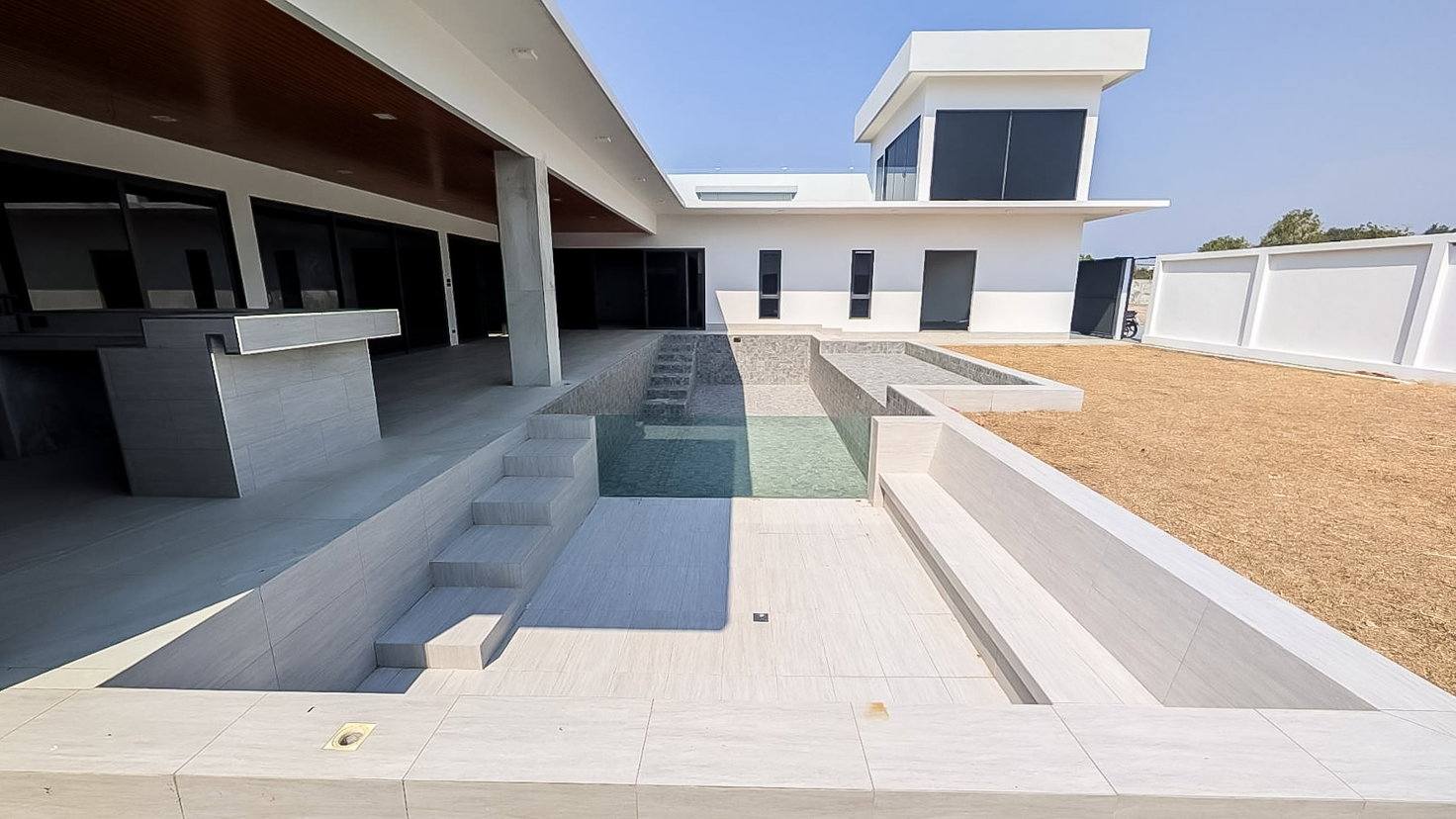 รูป Land with House for Sale on 6.57 Rai in East Pattaya - รูปที่ 1/20