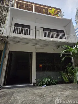 3 Bedroom Townhouse for rent in Si Lom, Bangkok  6044319