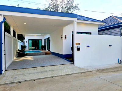 Houses for sale Pornprapanimit Road : Detached house with private swimming pool near Mab Prachan Reservoir.