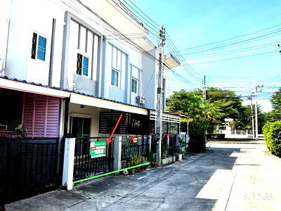 Townhouses for sale Hemaraj Eastern Seaboard Industrial Estates : TOWN HOUSE for sale  Pluak Daeng Pluak Daeng Rayong