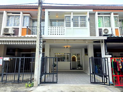 ทาวน์โฮม ถนนเทพรักษ์ : ทาวน์เฮ้าส์ 2ชั้น รีโนเวทใหม่ หมู่บ้าน จามจุรีพาร์ค รามอินทรา ถนนสุขาภิบาล5 ซอย5 แยก2  แขวงท่าแร้ง เขตบางเขน 