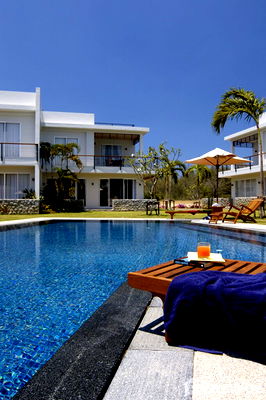 Houses for sale Thalang Phuket : 3-Bedroom Townhouse in Suan Tua Estate, Choeng Thale, Phuket 5332382