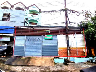 Shophouses for sale Rajabhat Lampang University : SHOP HOUSE for sale  Phrabat Muang Lampang Lamphang
