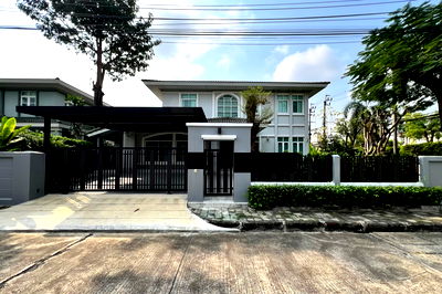 Houses for rent Airport Link Ban Thap Chang  : For Rent : Golden Nakara Village, Onnut Soi 65, Motor way, with yard, 4 bedroom, corner unit