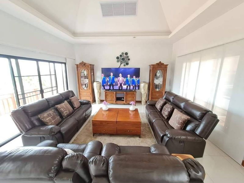 รูป ขายบ้านพลูวิลล่าหรู ทำเลดีเยี่ยม ติดทะเล หาดบางเสร่ พร้อมเข้าอยู่ - รูปที่ 5/19