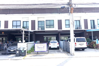 ทาวน์โฮม สมุทรปราการ : ขายทาวน์โฮม ธัญดา พลัส วงแหวน-เทพารักษ์ แปลงพรีเมียมหน้าสวน จอดรถได้ 4 คัน