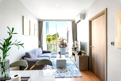 Condos for rent Ekamai International School : 2-BR Condo at Chewathai Residence Thonglor close to Thong Lo (ID 2211205)