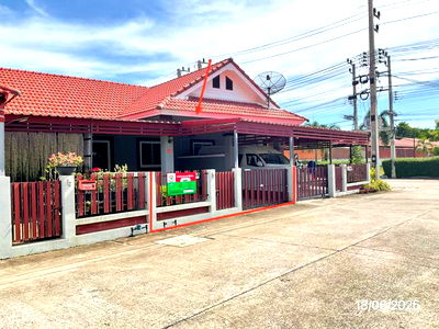 Townhouses for sale Si Racha Chonburi : TOWN HOUSE for sale  Bo Win Si Racha Chonburi