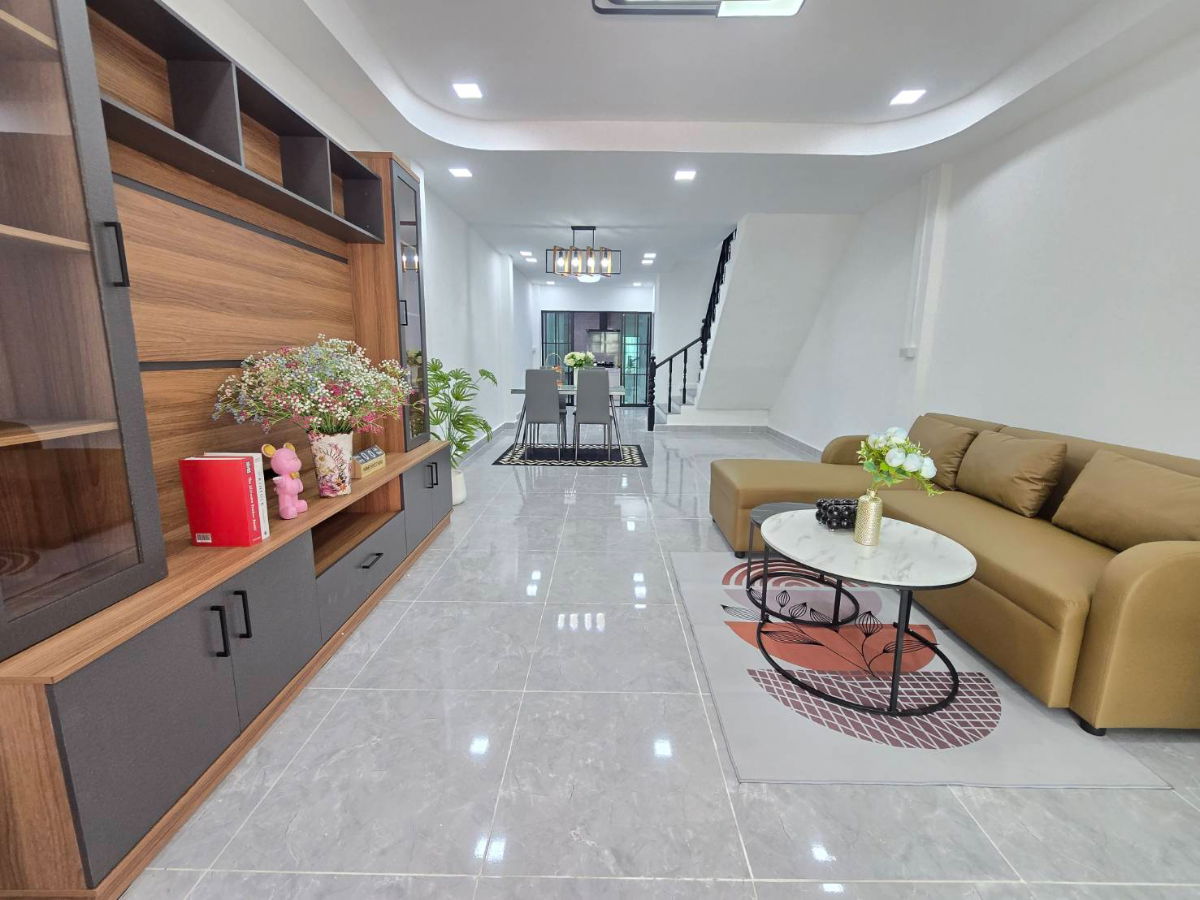 รูป ทาวน์เฮ้าส์2ชั้น หมู่บ้าน ร่มเย็น 5 รีโนเวทใหม่ทั้งหลัง ทำเลดี ใกล้รถไฟฟ้า ถ.รามอินทรา109 พระยาสุเรนทร์ 9 บางชัน คลองสามวา - รูปที่ 5/33