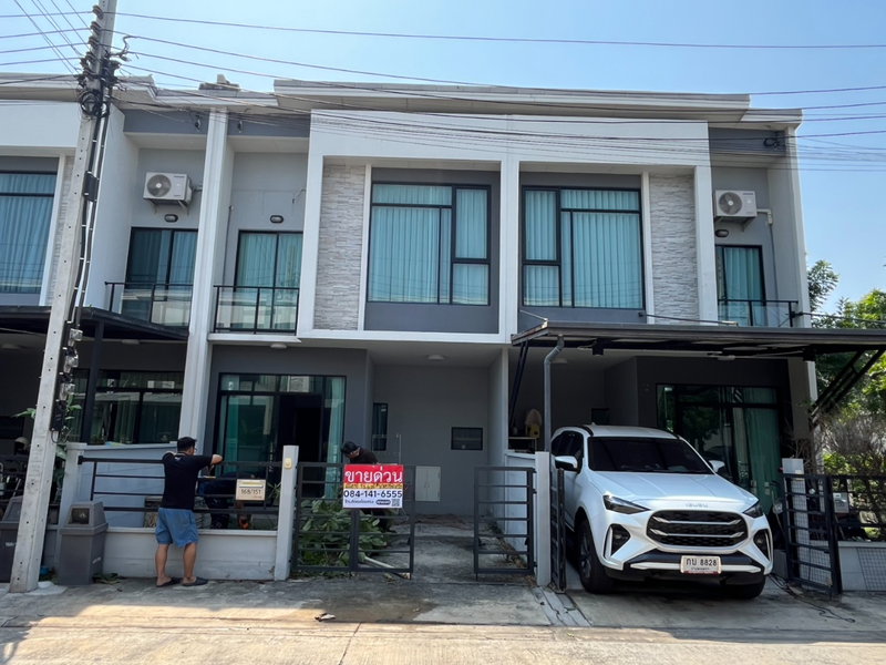 Townhouses for sale : Pleno Paholyothin - Watcharapol 2