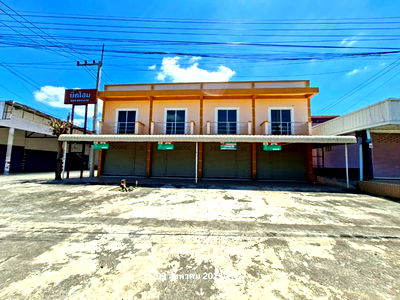 Shophouses for sale Lopburi : SHOP HOUSE for sale  Sra Bot Sra Bot Lopburi