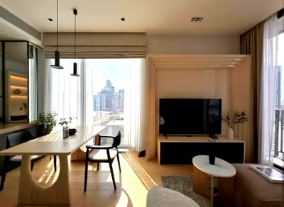 Condos for rent : SL026/Newly decorated corner room in the heart of Chidlom, wide space, complete functions, ready to move in.