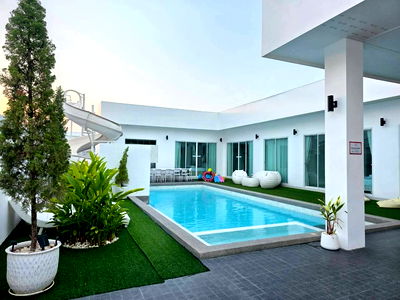 Houses for sale Chonburi : Pool Villa for Sale in Huay Yai Ready to Operate Business