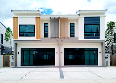 ทาวน์โฮม เชียงใหม่ : บ้านเเฝดท่ารั้ว เชียงใหม่ ติดถนนใหญ่ 