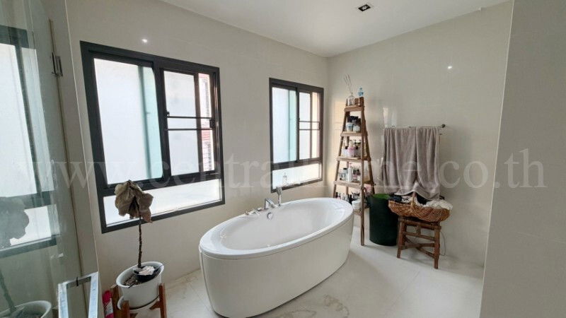 รูป บ้านเดี่ยว 3 ชั้น นาราสิริ ไฮด์อเวย์ นวมินทร์ หลังริม - รูปที่ 12/32