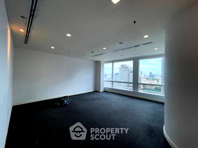 เช่าคอนโด รร.ศรีราชา : Partly Furnished Office Space for Rent – Wireless Road (ID 2061543)