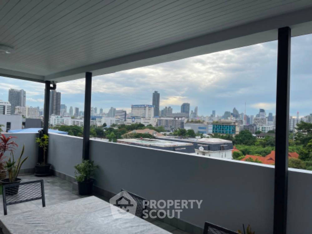 รูป คอนโด 3 ห้องนอนให้เช่า ที่ซัน พาเลซ คอนโดมิเนียม ใกล้บางกะปิ (ID 1296753) - รูปที่ 5/18