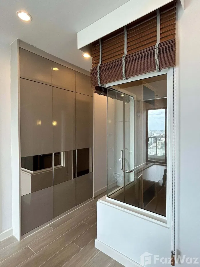 picture North-facing balcony, not too hot during the day. 6052830 - 8/8