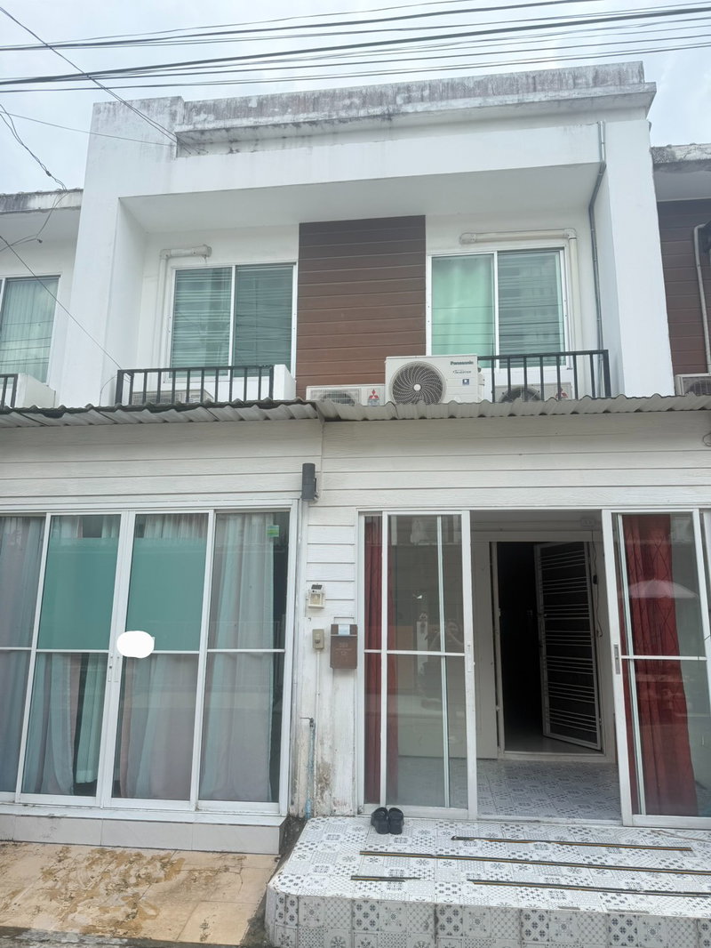 ขายทาวน์โฮม : ขายบ้านทาวน์โฮม หมู่บ้านอารียา(The Colors1) ลาดปลาเค้า