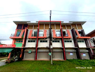 Shophouses for sale Mae Lao Chiang Rai : SHOP HOUSE for sale  Dong Mada Mae Lao Chiang Rai