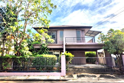 บ้านเดี่ยวให้เช่า : ให้เช่าปาริชาต สุวินทวงศ์ ซ.คุ้มเกล้า 11 (Parichart Suwinthawong) ถ.คุ้มเกล้า แขวงลำผักชี เขตหนอกจอก